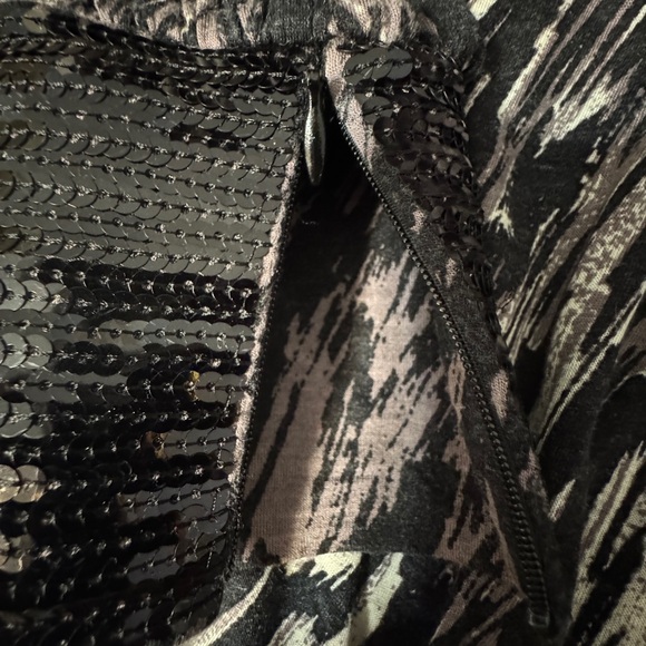 French Connection Black and Cream Long Sleeve Dress cuff has sequins and zipper - Picture 12 of 14